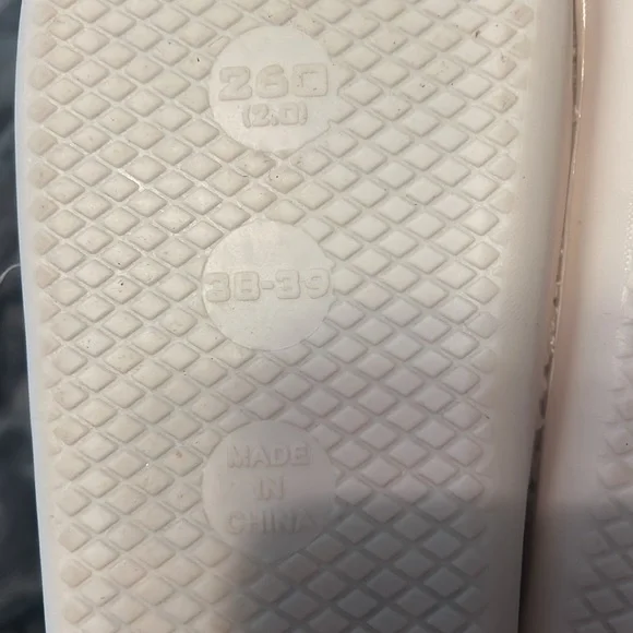 Slippers - Picture 3 of 4